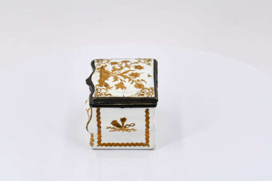 Berlin. Enamel and silver box in the shape of a miniature commode - photo 4