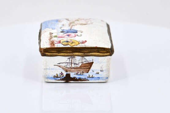 Presumably Augsburg. Enamel and copper snuff box with fine merchant navy scenes - photo 3