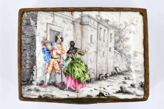 Presumably France. Enamel and copper snuffbox with couple in front of architecture "Surprise d'Amour" - photo 2