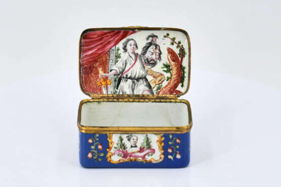 Presumably Italy. Enamel and fire-gilt copper snuff box with depiction of "Judith with the head of Holofernes". - photo 6