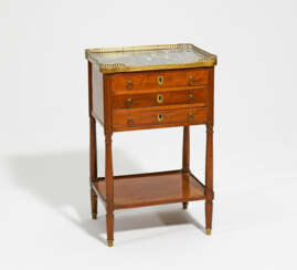 Mahogany and brass Gueridon Directoire with marble top