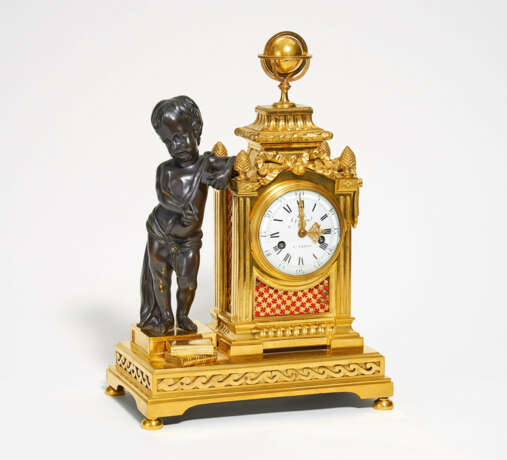 Paris. Gilt bronze pendulum clock with allegory of science - Foto 1