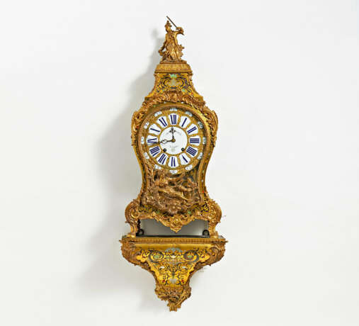 Paris. Louis XV Boulle pendulum clock on console made of brass and tortoiseshell - photo 1