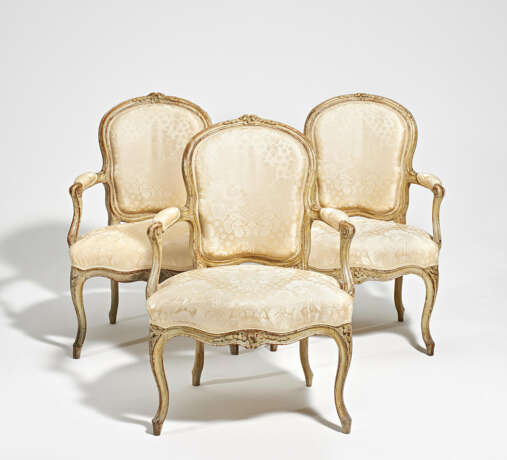 Paris. Three beech wood armchairs Louis XV - Foto 1
