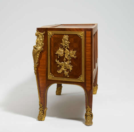 France. Splendid mahogany commode style Louis XV - photo 2