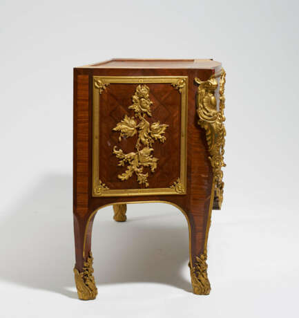 France. Splendid mahogany commode style Louis XV - photo 4
