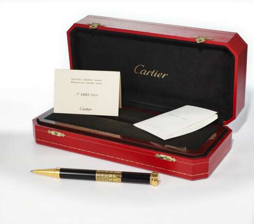 Cartier. CARTIER, GILT AND BLACK LACQUER LIMITED EDITION BALLPOINT PEN WITH WATCH AND CALENDAR - photo 1