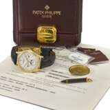 Patek Philippe. PATEK PHILIPPE, GOLD PERPETUAL CALENDARAND MOON PHASES WITH LATER DIAL, REF. 3940J - Foto 4