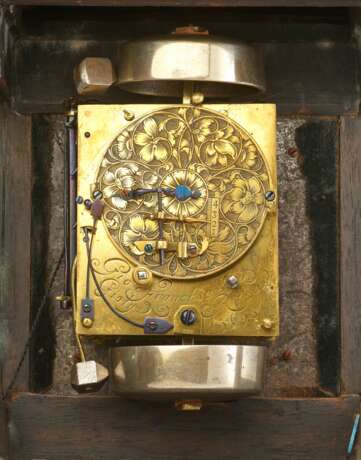 GIOVANNI FRANCESCO GIOLY (JEAN OR JOAN FRANÇOIS JOLY),GILT BRASSQUARTERREPEATING MOVEMENTWITH EARLY BALANCE AND STRAIGHT BALANCE SPRING, IN LATER WOODEN BRACKET CLOCK CASE - Foto 3