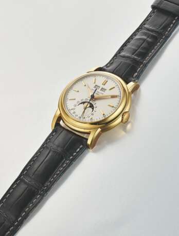 PATEK PHILIPPE. AN EXTREMELY RARE 18K GOLD PERPETUAL CALENDAR WRISTWATCH WITH SWEEP CENTRE SECONDS AND MOON PHASES - photo 2