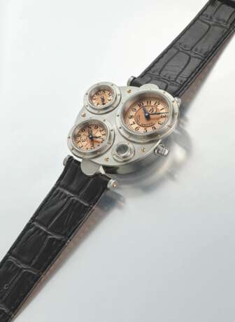 VIANNEY HALTER. A VERY RARE AND HIGHLY UNUSUAL PLATINUM ASYMMETRICAL AUTOMATIC PERPETUAL CALENDAR WRISTWATCH - Foto 2