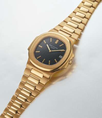 PATEK PHILIPPE. A VERY RARE AND HIGHLY ATTRACTIVE 18K GOLD AUTOMATIC WRISTWATCH WITH DATE, BRACELET AND ORIGINAL BOX - Foto 4