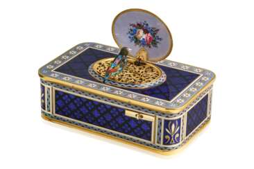ATTRIBUTED TO CHARLES-ABRAHAM BRUGUIER. A VERY FINE AND RARE 18K GOLD AND ENAMEL SINGING BIRD BOX