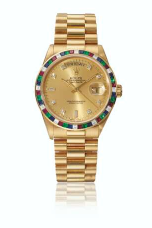 ROLEX. A VERY RARE AND ATTRACTIVE 18K GOLD, DIAMOND, RUBY, EMERALD AND SAPPHIRE-SET AUTOMATIC WRISTWATCH WITH SWEEP CENTRE SECONDS, DAY, DATE, BRACELET AND GUARANTEE - фото 1