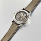 AUDEMARS PIGUET. A VERY RARE AND ATTRACTIVE PLATINUM MINUTE REPEATING TOURBILLON CHRONOGRAPH WRISTWATCH WITH CERTIFICATES - Foto 2