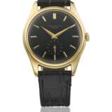 PATEK PHILIPPE. AN EXTREMELY RARE 18K GOLD AUTOMATIC WRISTWATCH WITH BLACK DIAL - фото 1