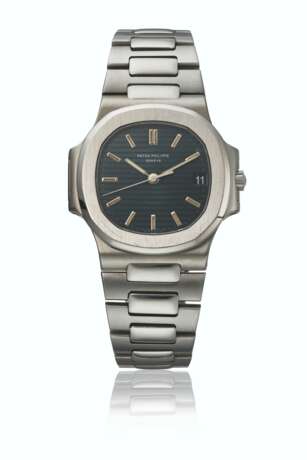 PATEK PHILIPPE. A STAINLESS STEEL AUTOMATIC WRISTWATCH WITH SWEEP CENTRE SECONDS, DATE AND BRACELET - Foto 1