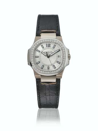 PATEK PHILIPPE. A LADY`S FINE AND ATTRACTIVE 18K WHITE GOLD AND DIAMOND-SET WRISTWATCH WITH SWEEP CENTRE SECONDS, DATE, CERTIFICATE OF ORIGIN AND BOX - фото 1