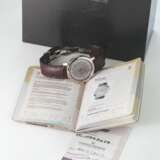 VACHERON CONSTANTIN. A HIGHLY ATTRACTIVE 18K WHITE GOLD AND PINK GOLD CHRONOGRAPH WRISTWATCH WITH GUARANTEE AND BOX - Foto 2