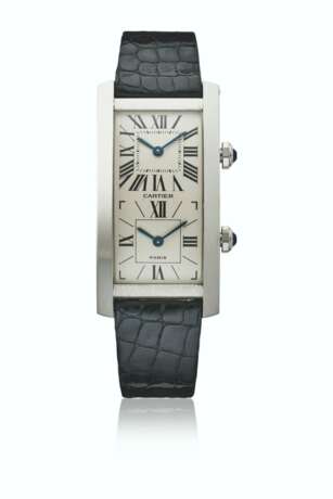 CARTIER. A RARE AND UNUSUAL PLATINUM DUAL TIME RECTANGULAR CURVED WRISTWATCH - Foto 1