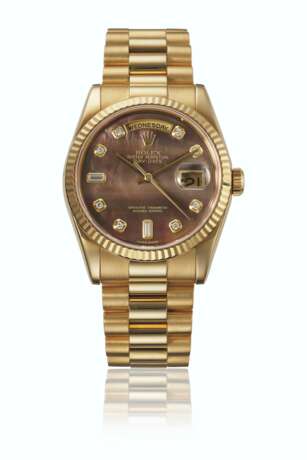 ROLEX. AN HIGHLY ATTRACTIVE 18K GOLD AND DIAMOND-SET AUTOMATIC WRISTWATCH WITH SWEEP CENTRE SECONDS, DAY, DATE, BRACELET AND BLACK MOTHER-OF-PEARL DIAL - photo 1