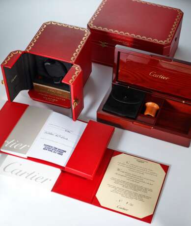 CARTIER. A VERY RARE 18K WHITE GOLD LIMITED EDITION AUTOMATIC TOURBILLON WRISTWATCH WITH CERTIFICATES AND BOX - photo 3