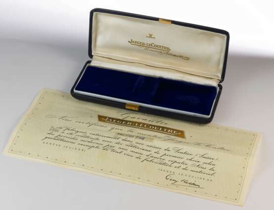 JAEGER-LECOULTRE. AN 18K GOLD AUTOMATIC WRISTWATCH WITH SWEEP CENTRE SECONDS, ALARM, DATE, CERTIFICATE AND BOX - photo 2