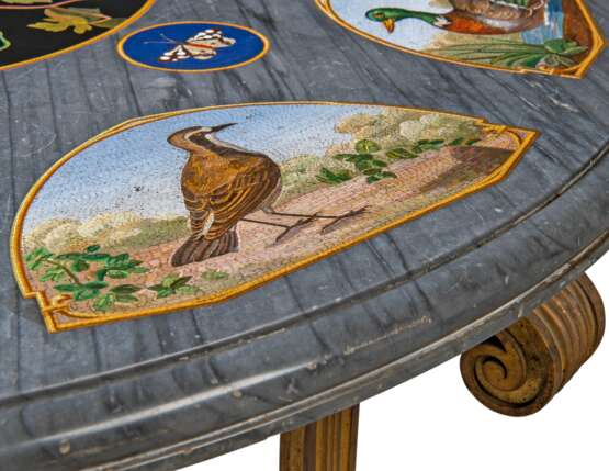 AN ITALIAN MICROMOSAIC AND MARBLE TABLE TOP ON AN ORMOLU AND WHITE-PAINTED BASE - фото 3