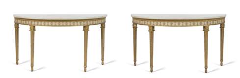 A PAIR OF GEORGE III PARCEL-GILT AND WHITE-PAINTED DEMI-LUNE SIDE TABLES - Foto 1
