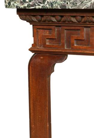 A GEORGE III MAHOGANY SIDE TABLE - фото 3