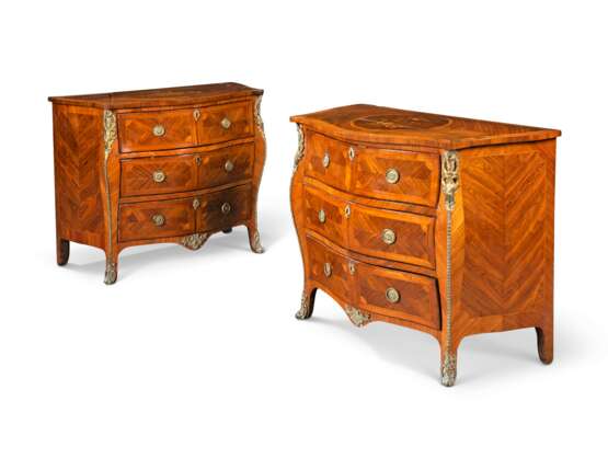 A NEAR PAIR OF GEORGE III ORMOLU-MOUNTED KINGWOOD, TULIPWOOD, HAREWOOD AND MARQUETRY COMMODES - photo 1