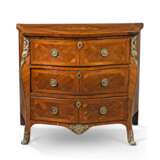 A NEAR PAIR OF GEORGE III ORMOLU-MOUNTED KINGWOOD, TULIPWOOD, HAREWOOD AND MARQUETRY COMMODES - фото 3