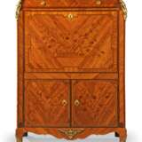 A LATE LOUIS XV ORMOLU-MOUNTED AMARANTH, TULIPWOOD, FRUITWOOD AND MARQUETRY SECRETAIRE A ABATTANT - Foto 1