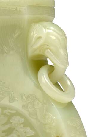 A CHINESE PALE GREENISH-WHITE JADE `DRAGON` VASE AND COVER - фото 3