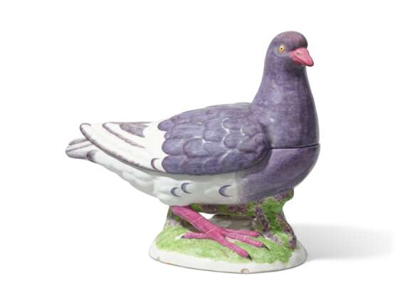 A STRASBOURG FAIENCE PIGEON TUREEN AND COVER - фото 1