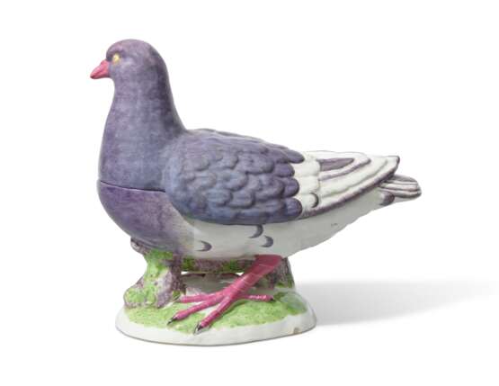 A STRASBOURG FAIENCE PIGEON TUREEN AND COVER - фото 4