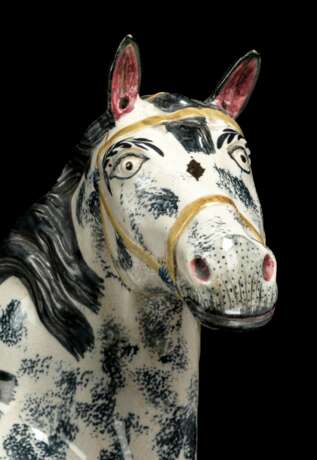 A LEEDS PEARLWARE MODEL OF A HORSE - Foto 4