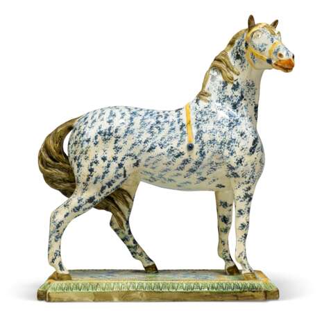 A LEEDS PEARLWARE MODEL OF A HORSE - Foto 1