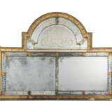 A QUEEN ANNE ENGRAVED GLASS OVERMANTEL MIRROR - Foto 1