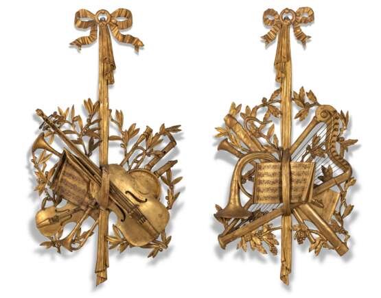 A PAIR OF NORTH ITALIAN GILTWOOD WALL-CARVINGS - фото 1