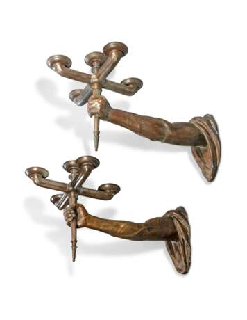 A PAIR OF BRONZE ANTHROPOMORPHIC FIVE-LIGHT WALL-MOUNTED CANDELABRA - фото 1