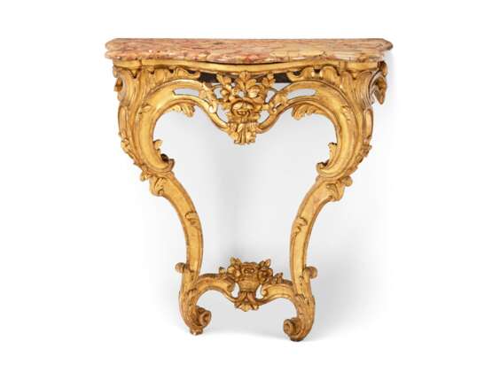 A PAIR OF LOUIS XV GILTWOOD CONSOLES - Foto 3