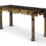 A `CHINESE CHIPPENDALE` BLACK AND GILT JAPANNED SIDE TABLE - фото 3