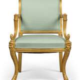 A PAIR OF REGENCY GILTWOOD OPEN ARMCHAIRS - Foto 2