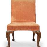 A PAIR OF GEORGE II MAHOGANY SIDE CHAIRS - фото 2