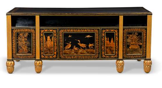 A REGENCY-STYLE LACQUER, JAPANNED AND GILTWOOD SIDE CABINET - фото 2