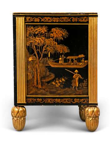 A REGENCY-STYLE LACQUER, JAPANNED AND GILTWOOD SIDE CABINET - фото 3