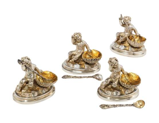 A SET OF FOUR VICTORIAN PARCEL-GILT SILVER SALT CELLARS WITH ASSORTED SPOONS - photo 1