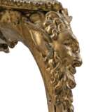 A PAIR OF GEORGE III PARCEL-GILT AND CREAM-PAINTED TORCHERES - Foto 3
