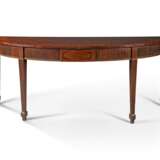 A GEORGE III MAHOGANY SIDE TABLE - Foto 1